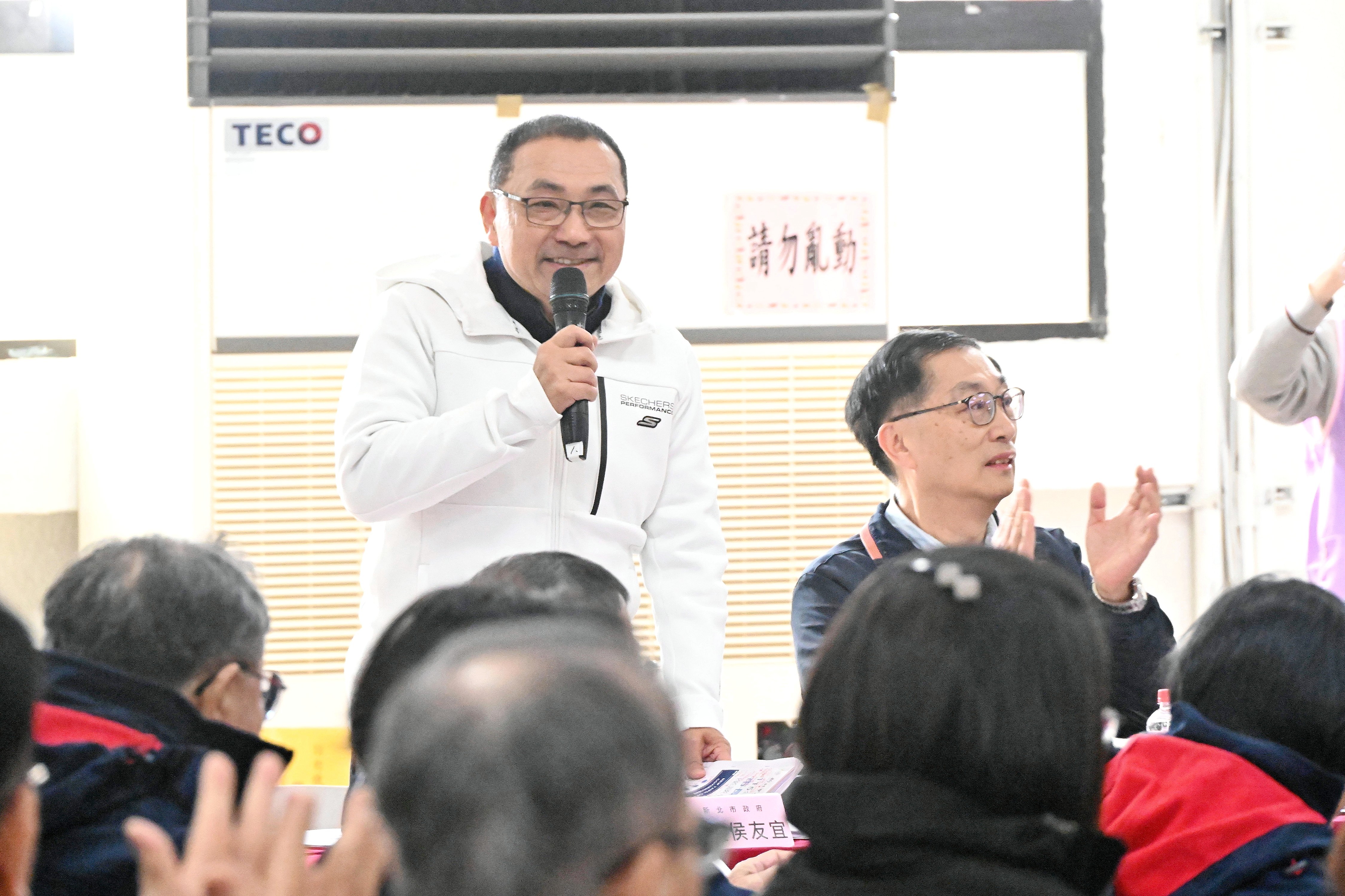 市府團隊至板橋區公所辦理行動治理座談會，並面對面共商地方建設。