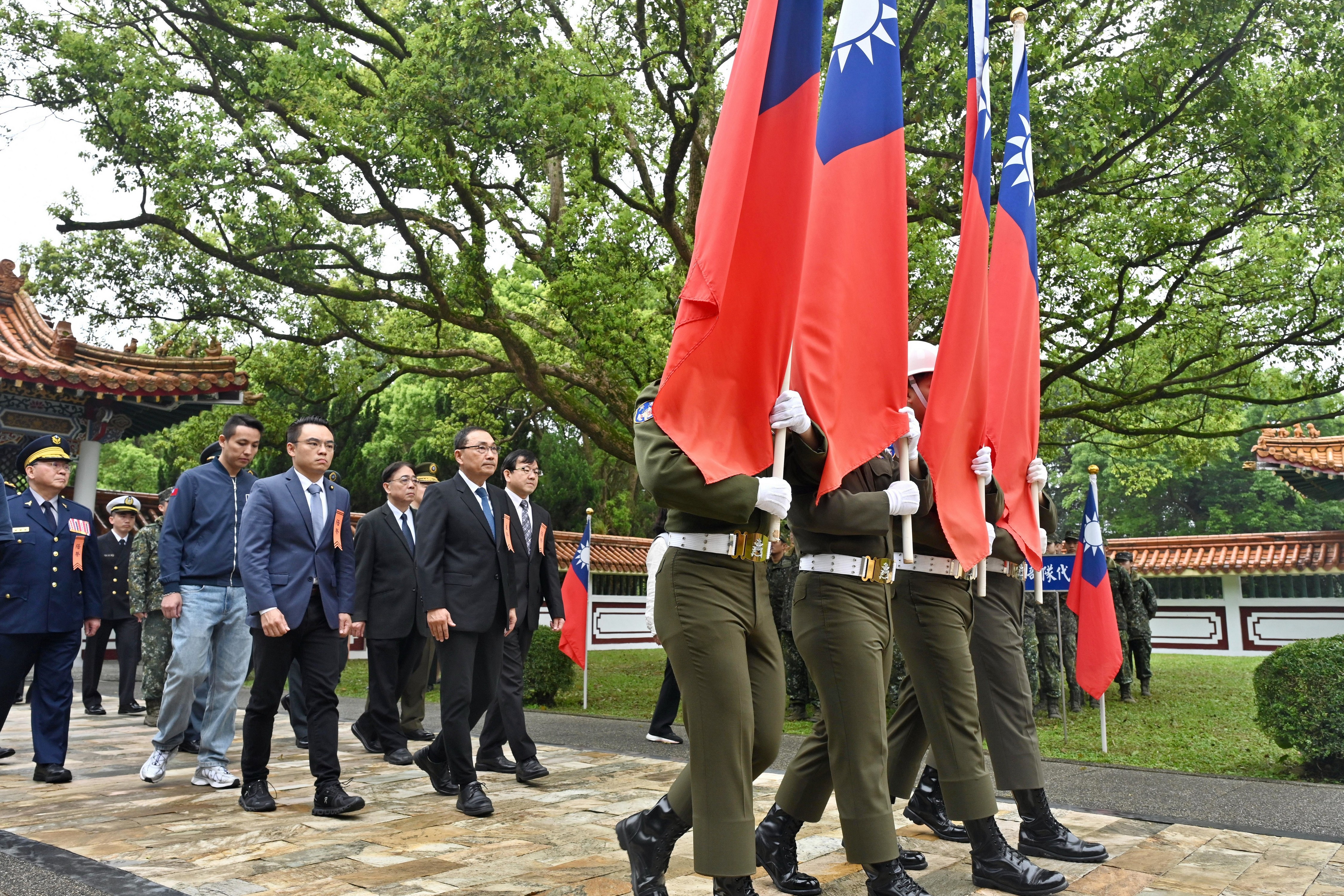新北市忠烈祠今（29）日舉行春祭典禮，由新北市長侯友宜擔任主祭官，率市府團隊、軍警消代表及烈、義士家屬約300人一同追思感念先賢烈士保家衛國、犧牲奉獻的精神。