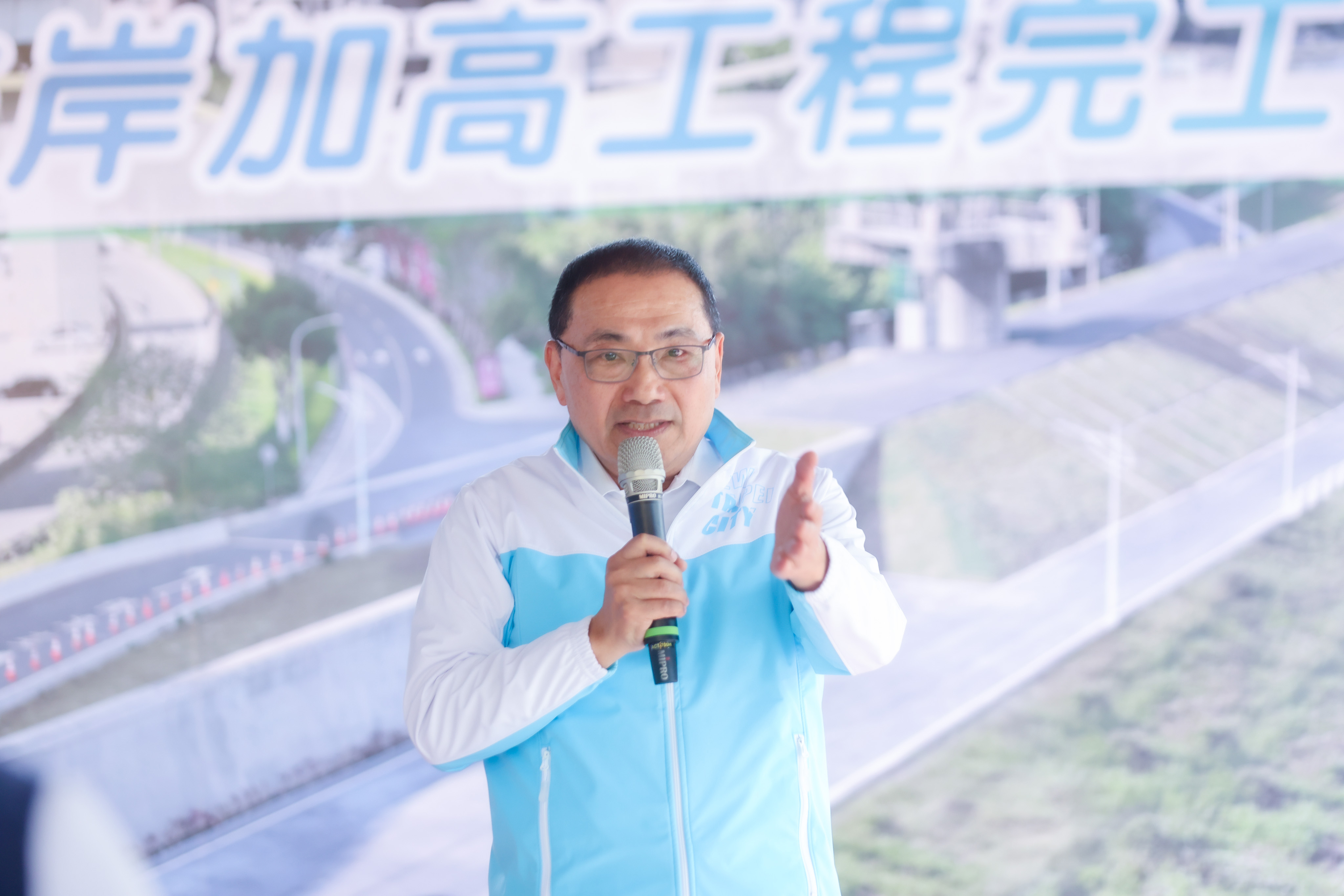 二重疏洪道左岸加高工程完工，侯友宜表示，感謝中央地方共同合作，讓大臺北防洪體系邁向新里程碑。