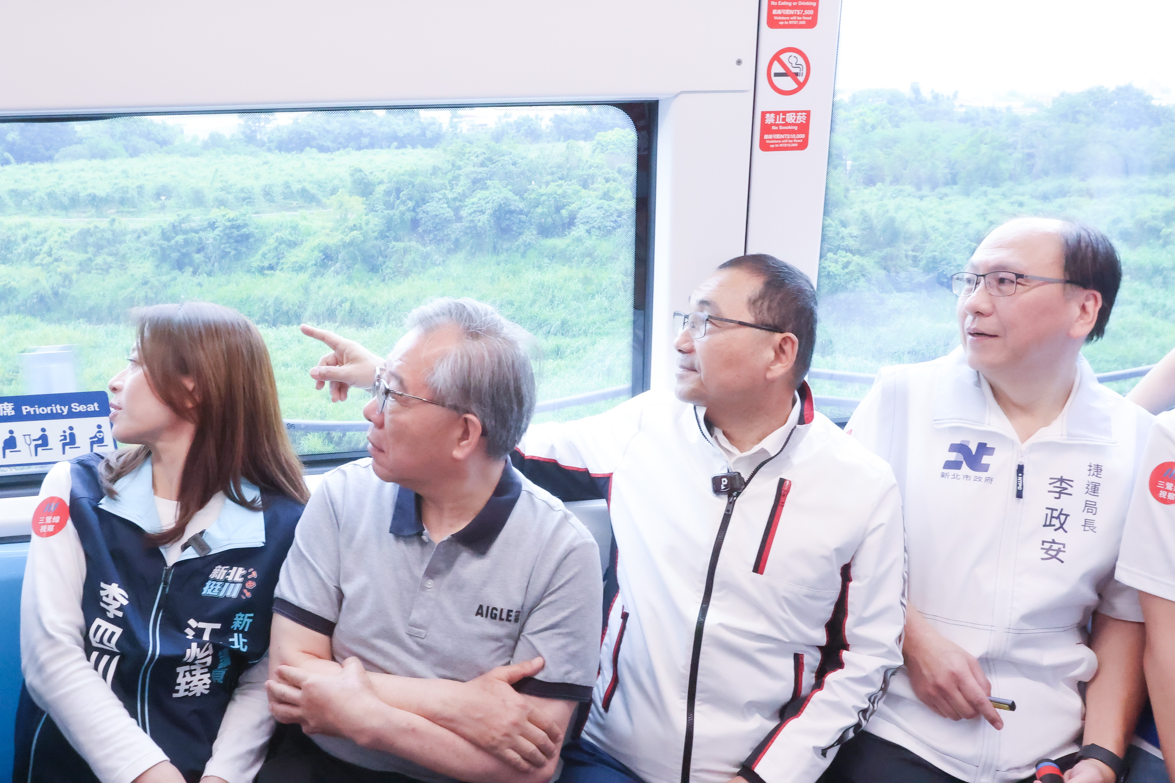 侯友宜從三鶯線頂埔站試乘列車至陶瓷老街站