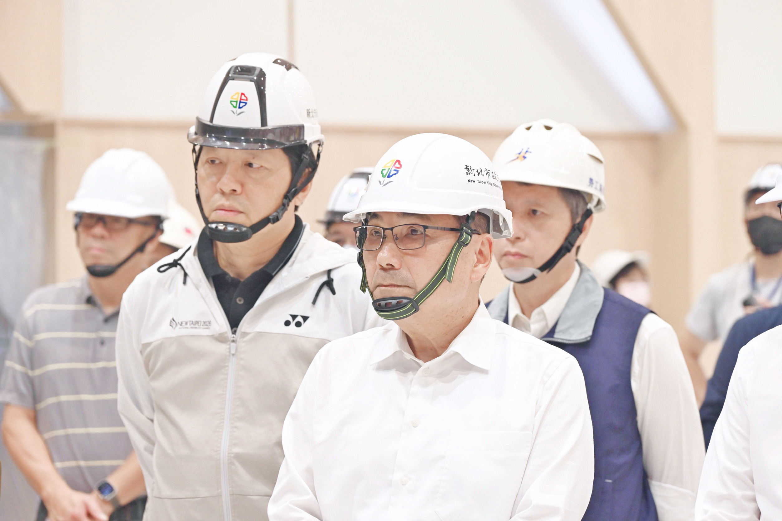 侯友宜市長今日視察第二行政中心施工進度，朱惕之副市長陪同導引說明。