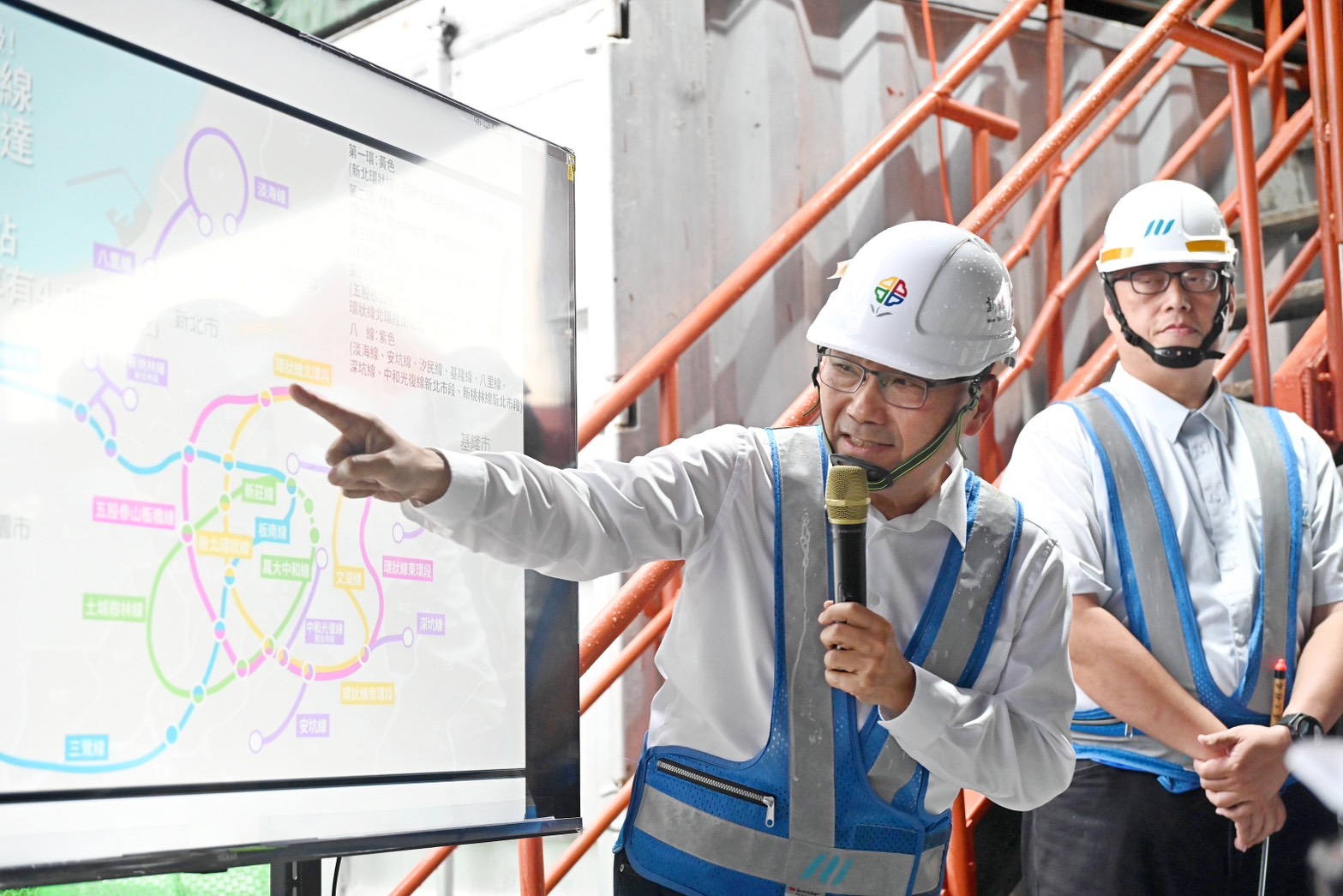 侯友宜視察捷運土城樹林線，宣佈打造「四環八線」捷運路網。