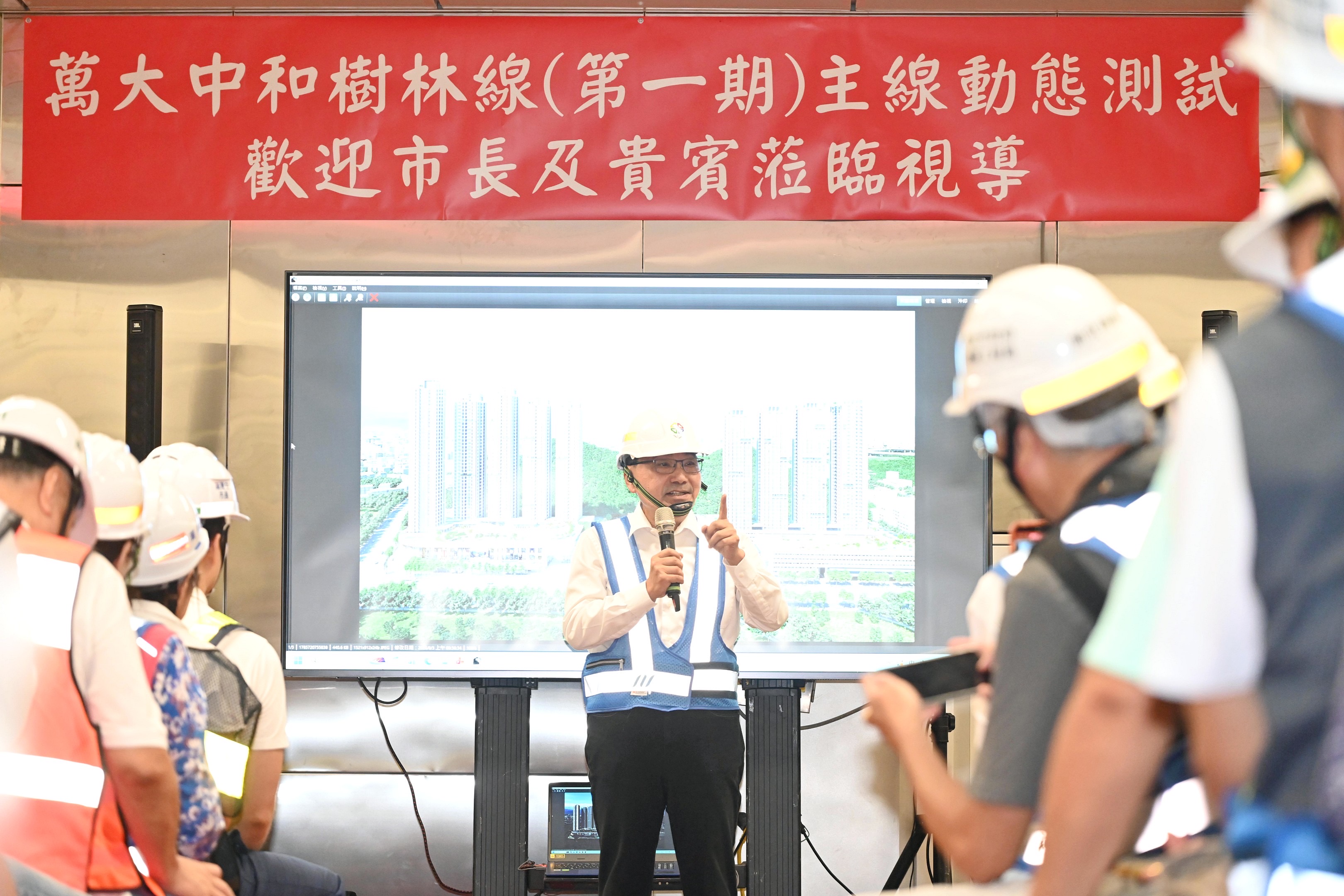 萬大中和線通車後能移轉板南線6～10萬旅次，舒解板南線人潮。