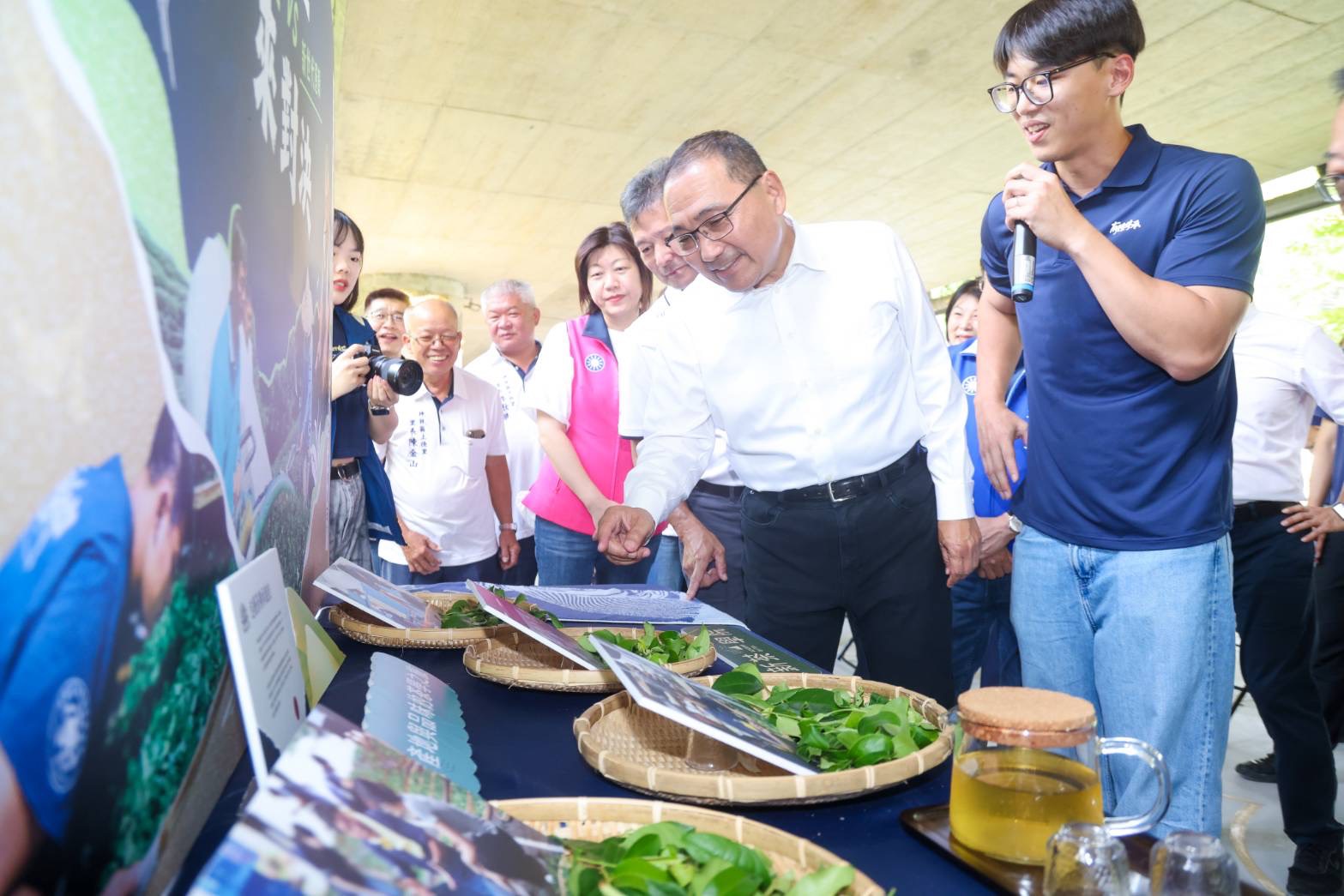 侯友宜指出，世代傳承是地方發展的關鍵，盼能吸引更多青年返鄉，運用創新思維與專業技術為傳統茶產業注入新活力。