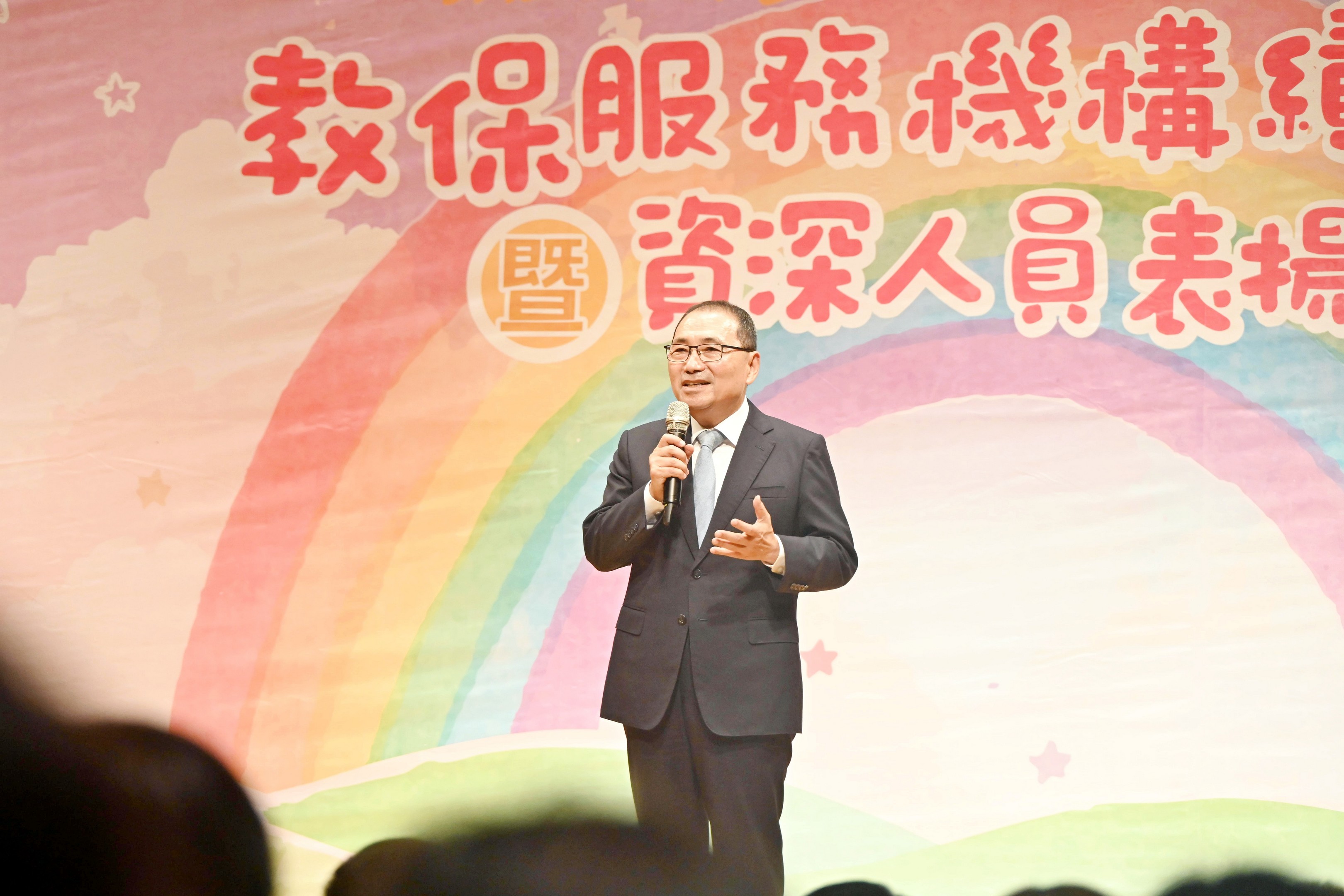 侯友宜出席「115年教保服務機構績優人員暨資深人員表揚典禮」，感謝教保服務人員長年堅守幼教第一線。