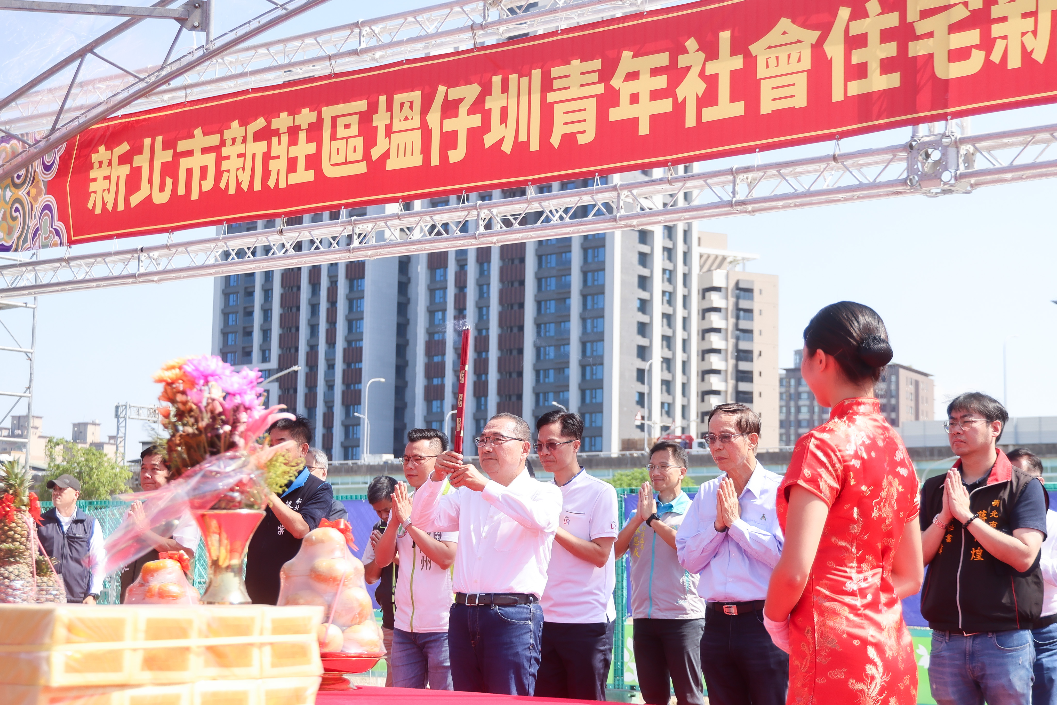 本案是塭仔圳首座大型社宅，市府以總經費約68億元，興建地上21層、地下4層建築，提供925戶社會住宅，打造全齡共融的宜居新家園。