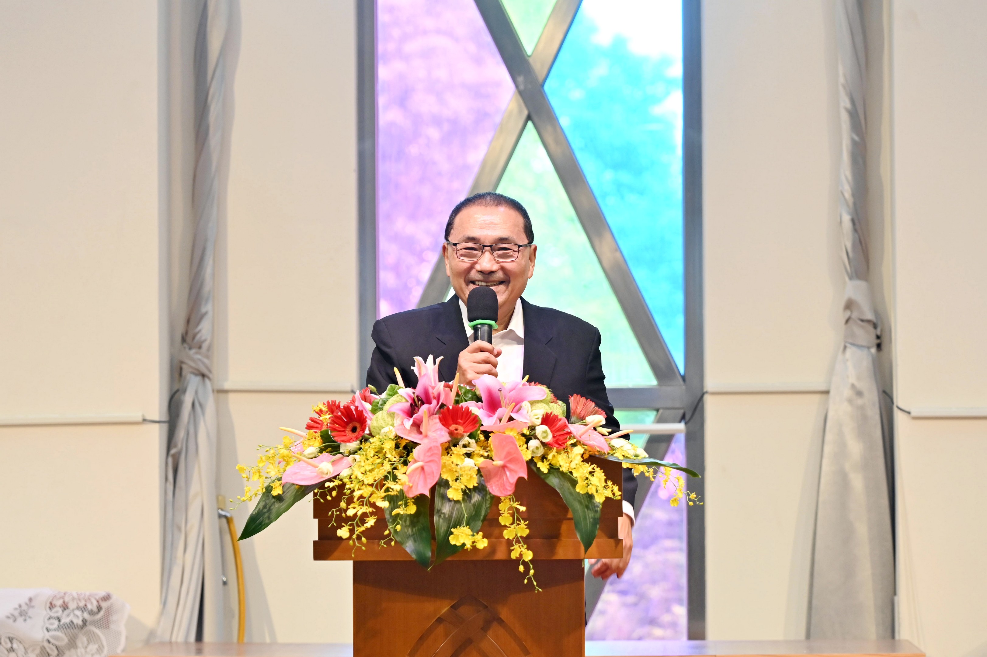新北市長侯友宜出席剪綵時表示，透過五大樂齡策略，打造在地長者終身學習與社交互動的新據點，鼓勵長輩多加利用。