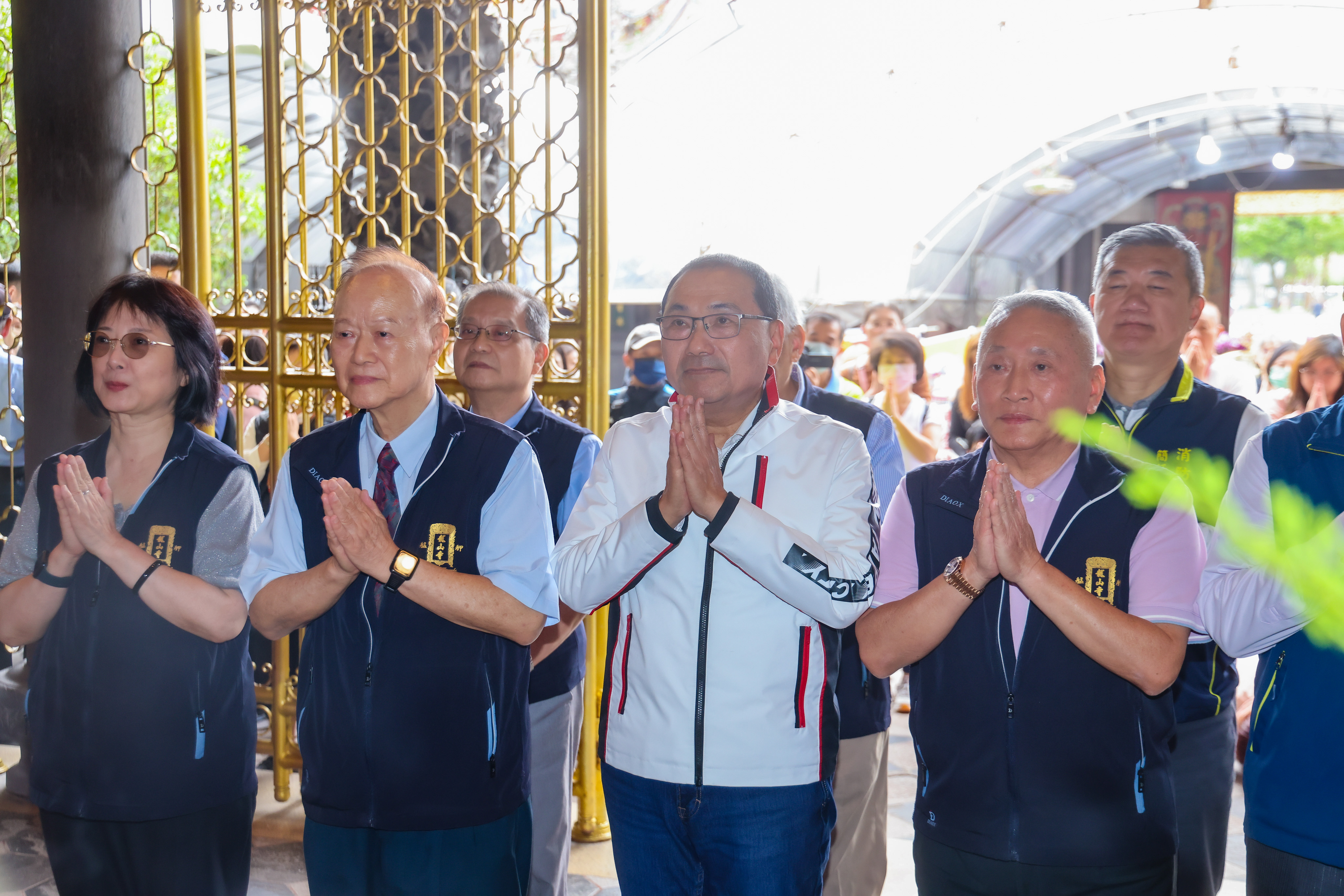 艋舺龍山寺捐5套電動油壓破壞器材，新北市長侯友宜感謝為新北添救災利器。