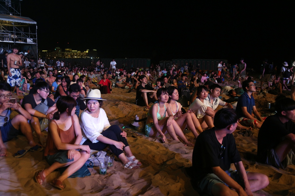 新北市貢寮國際海洋音樂祭吸引大批民眾享受熱情音樂