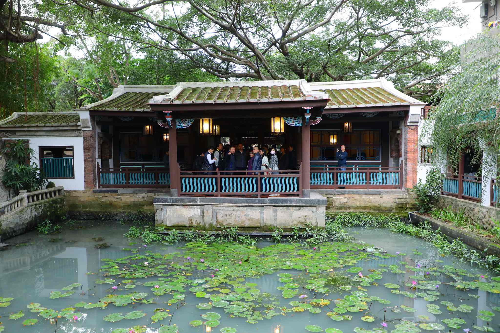 國定古蹟林本源園邸為目前台灣僅存最完整園林建築，擁有精緻雕刻及特色建築裝飾