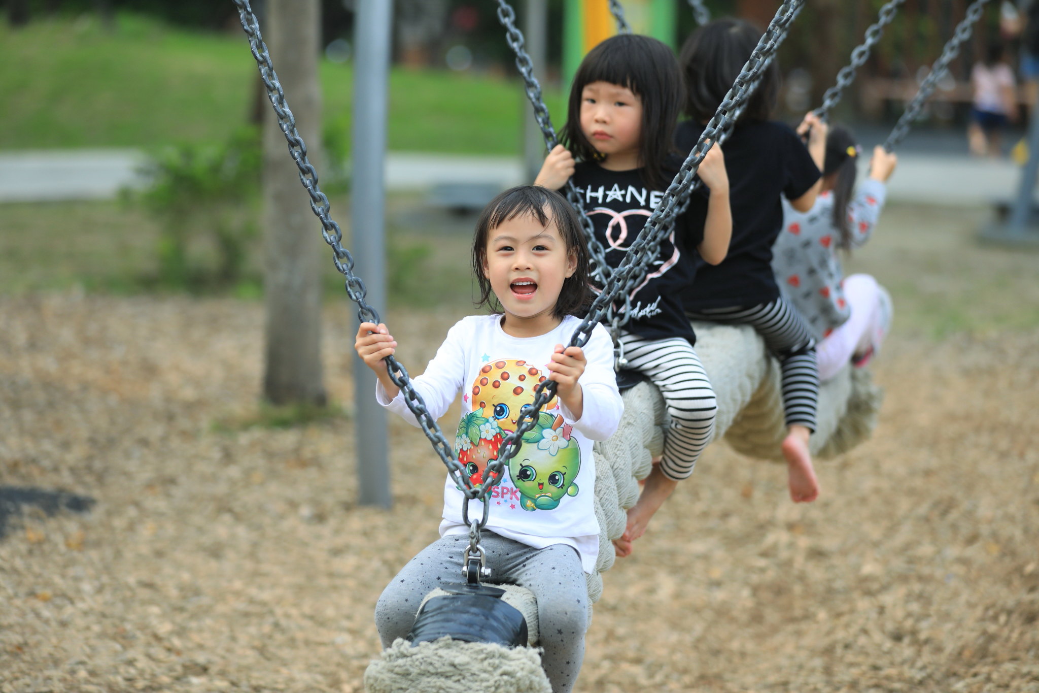 錦和運動公園廣設各式遊具及設施，歡迎親子一起來遊玩