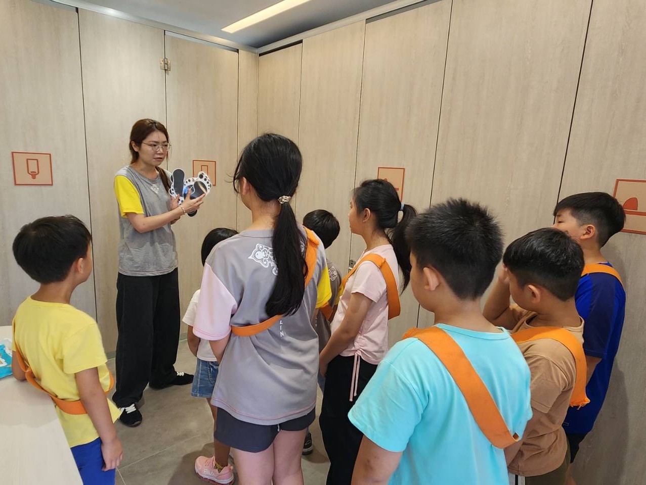 上林國小透過混齡共學融入廁所使用禮儀，讓新生在互動中認識校園、學習生活常規。_0.jpg